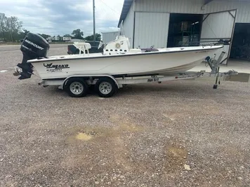 2008 Mako Inshore 211