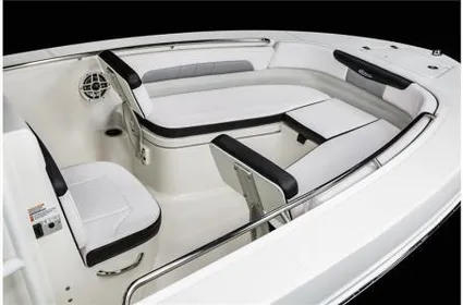 2023 Robalo Explorer R202EX