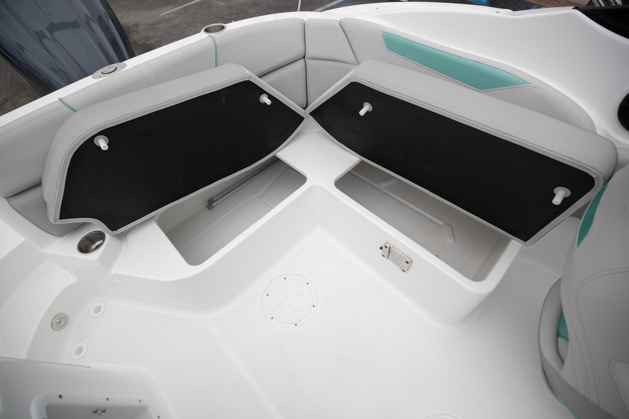 2024 Hurricane SunDeck 2400 OB