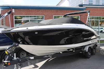 2024 Sea Ray 210SPX