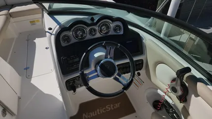 2017 NauticStar 243DC Sport Deck