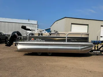 2024 Sun Tracker 18 Party Barge