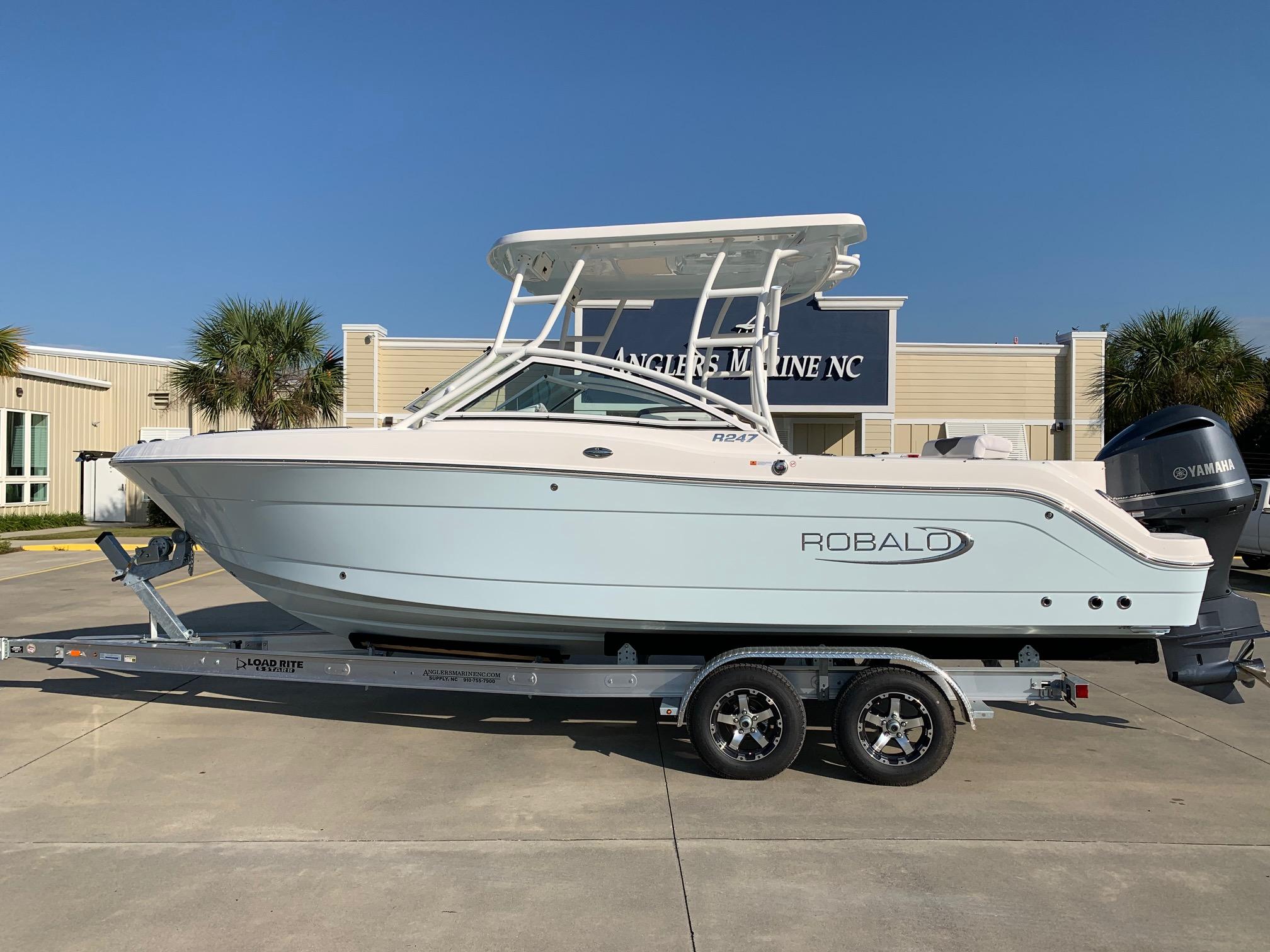 New 2023 Robalo R247 Dual Console, 27520 Clayton - Boat Trader