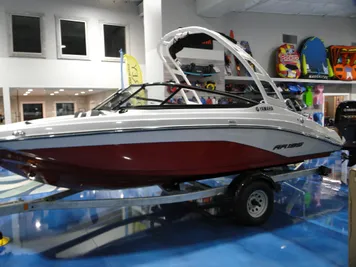 2024 Yamaha Boats AR195