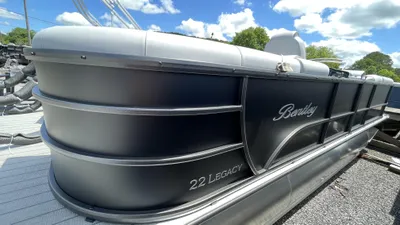 2024 Bentley Pontoons Legacy 220 Navigator