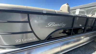 2024 Bentley Pontoons Legacy 220 Navigator