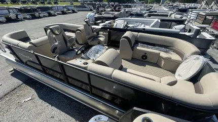 2024 Bentley Pontoons Legacy 220 Navigator