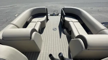 2024 Bentley Pontoons Legacy 220 Navigator