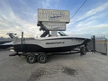 2022 MasterCraft XT22