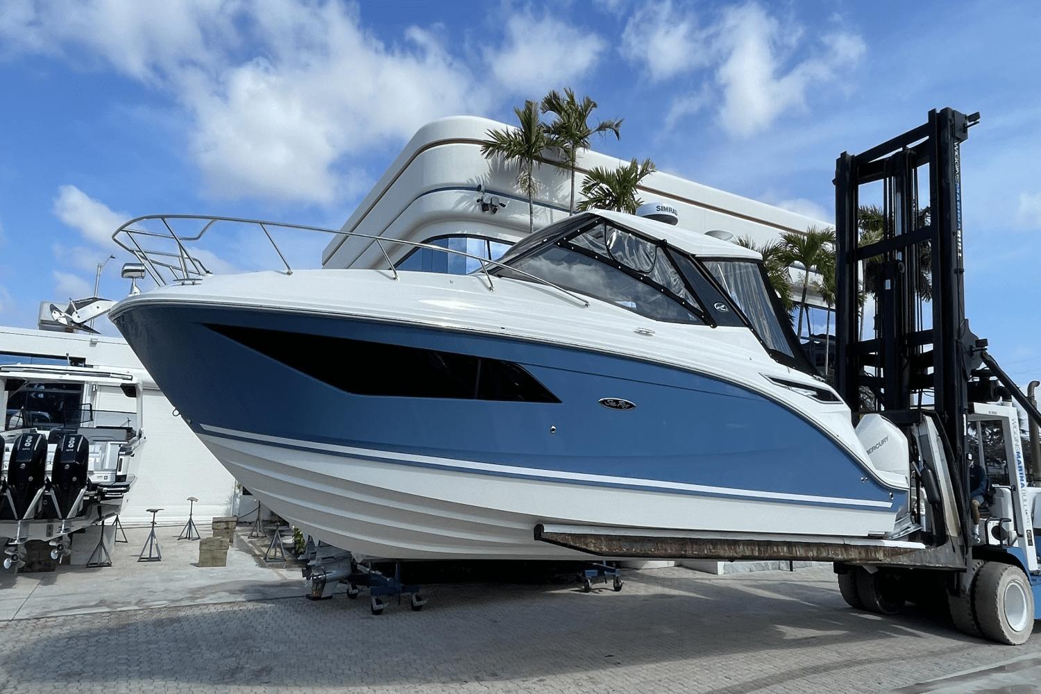 2024 Sea Ray Sundancer 320 Outboard