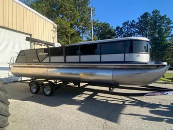 2024 Bentley Pontoons Legacy 240 Swingback