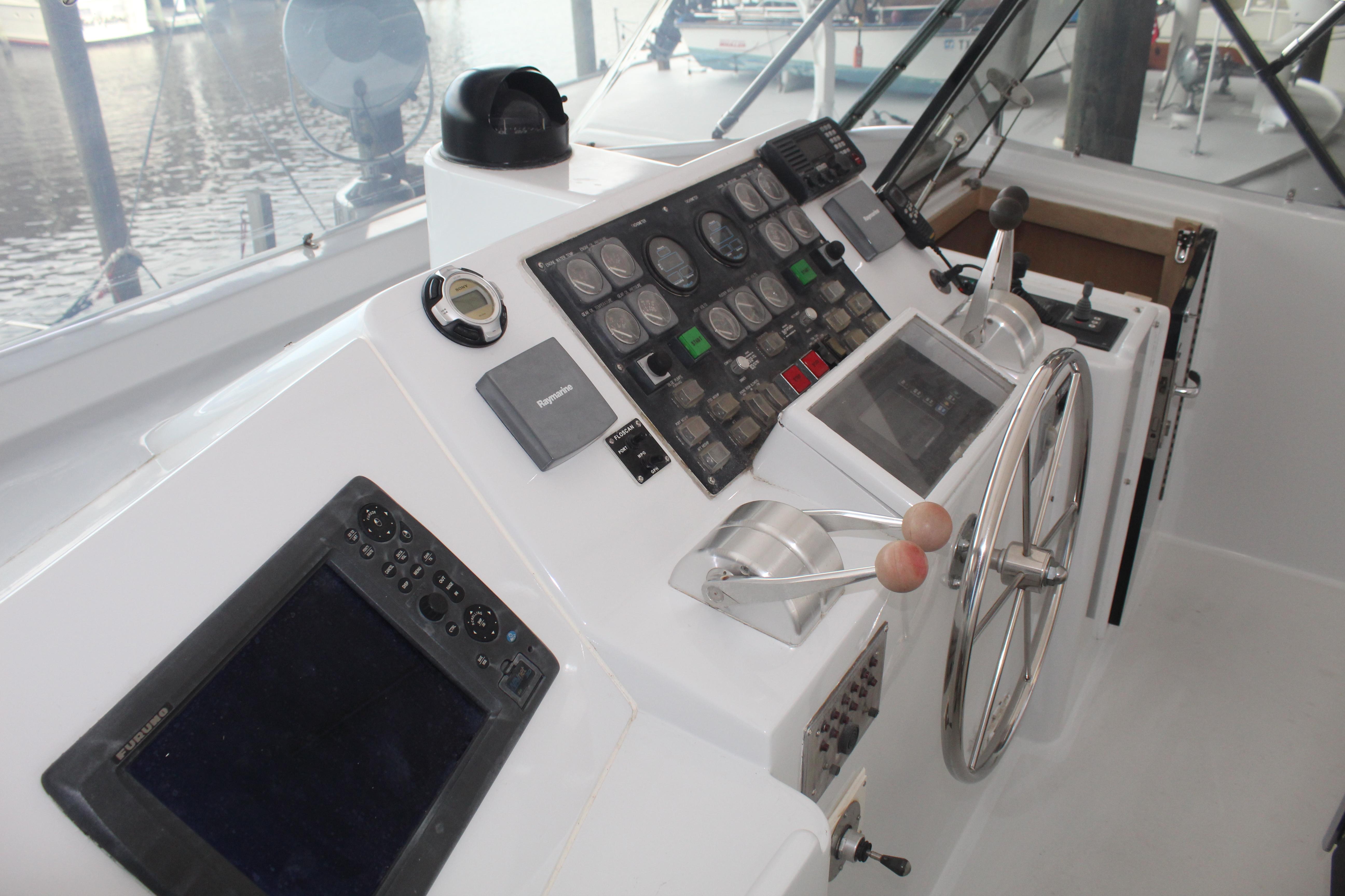 1993 Hatteras 67 Cockpit Motor Yacht