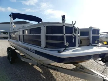 2012 Hurricane FunDeck FD 226 OB