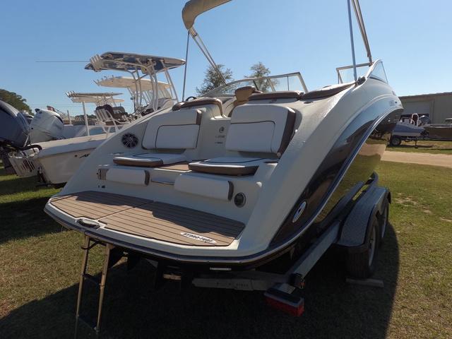 2014 Yamaha Boats SXT1800J-NG / 242 LIMITED