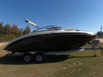 2014 Yamaha Boats SXT1800J-NG / 242 LIMITED