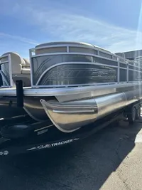 2024 Sun Tracker Party Barge 22XP3