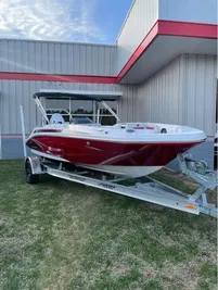 2023 Hurricane SUNDECK SPORT 185 OB W/115 HP