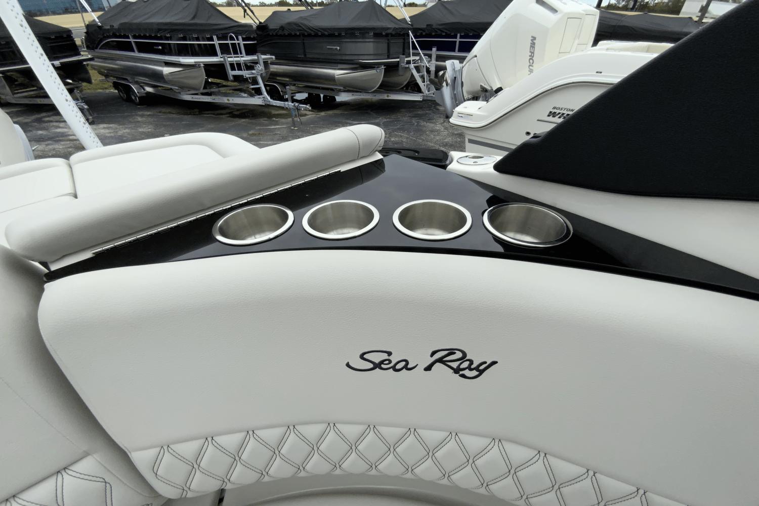 2023 Sea Ray SLX 260 Outboard