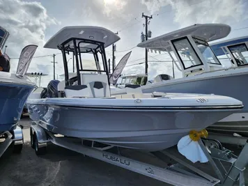 2023 Robalo 226 Cayman