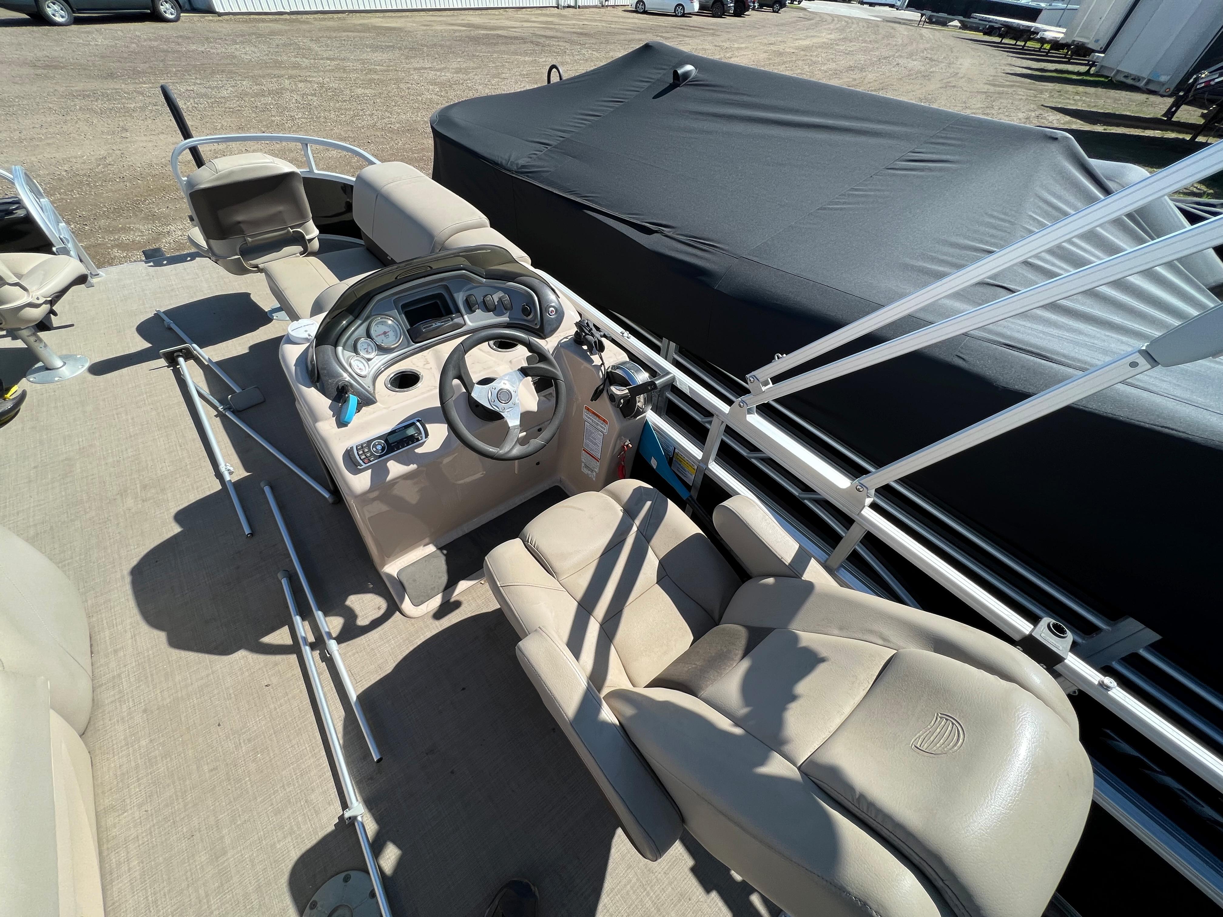 2019 Sun Tracker Fishin' Barge 20 DLX