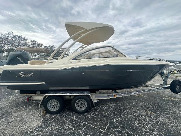 Scout Boats 222 Sportfish Center Console Hard-Top T-top Fishing