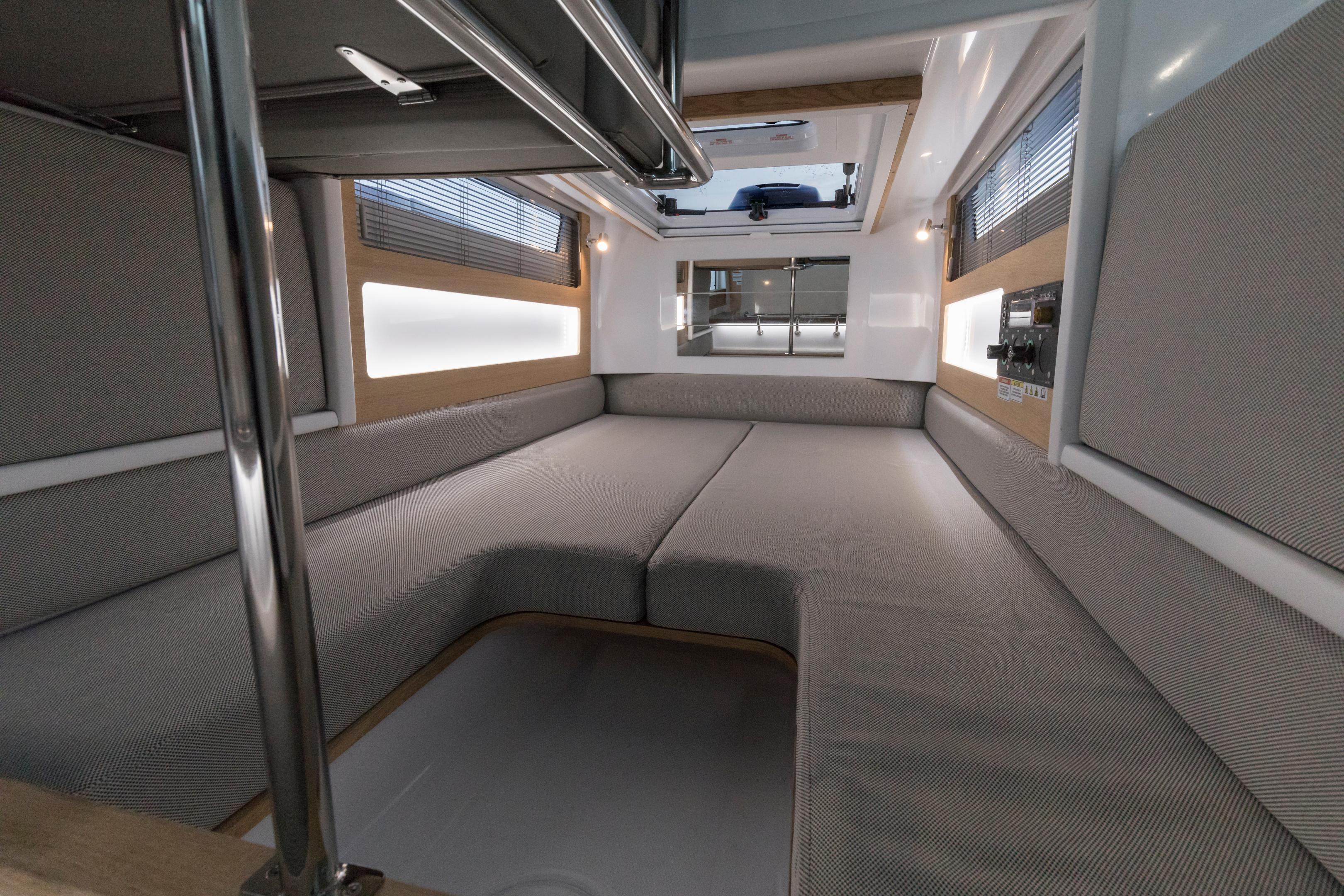 2023 Axopar 28 CABIN