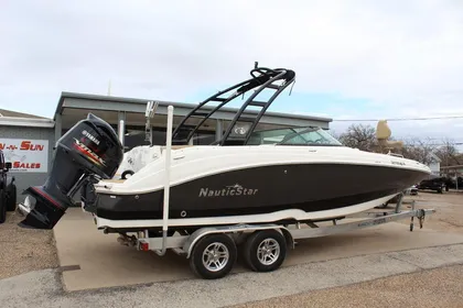 2020 NauticStar 243 DC