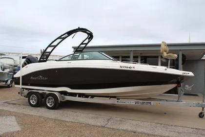 2020 NauticStar 243 DC