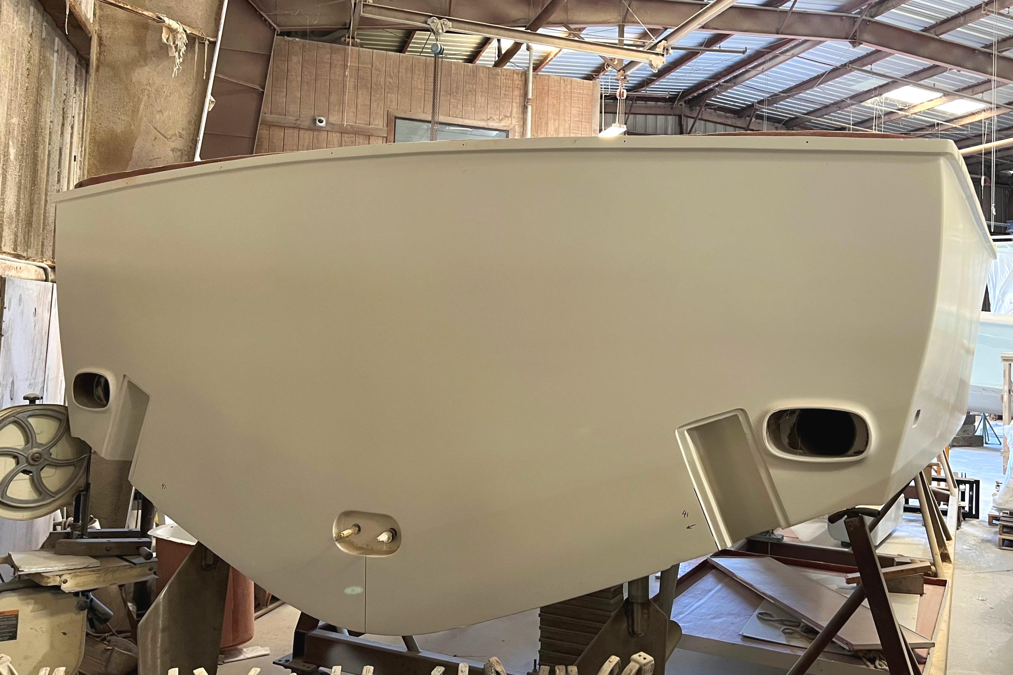 Transom with new oval exhaust ports