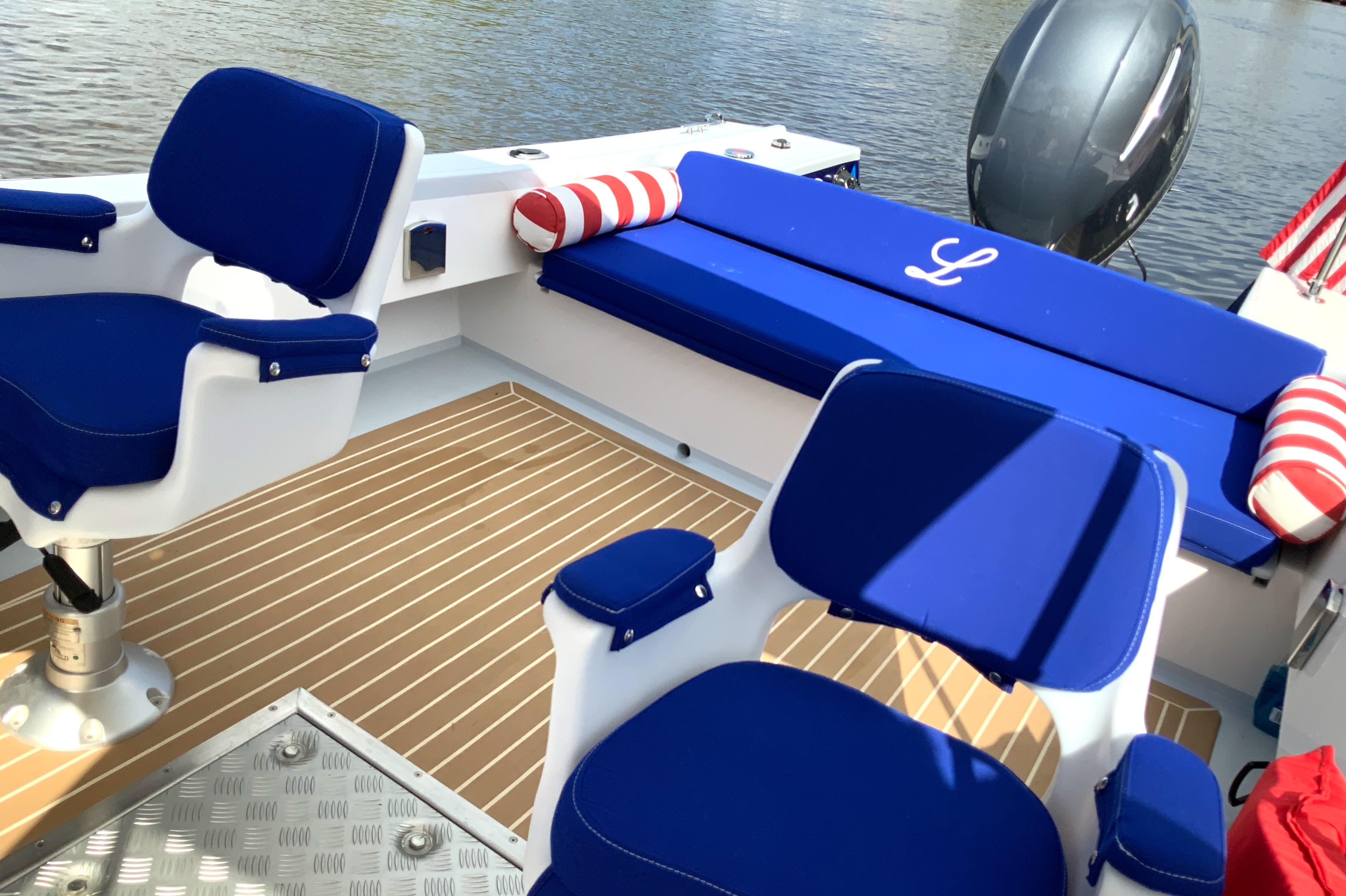 22 Devlin - Aft deck and seating