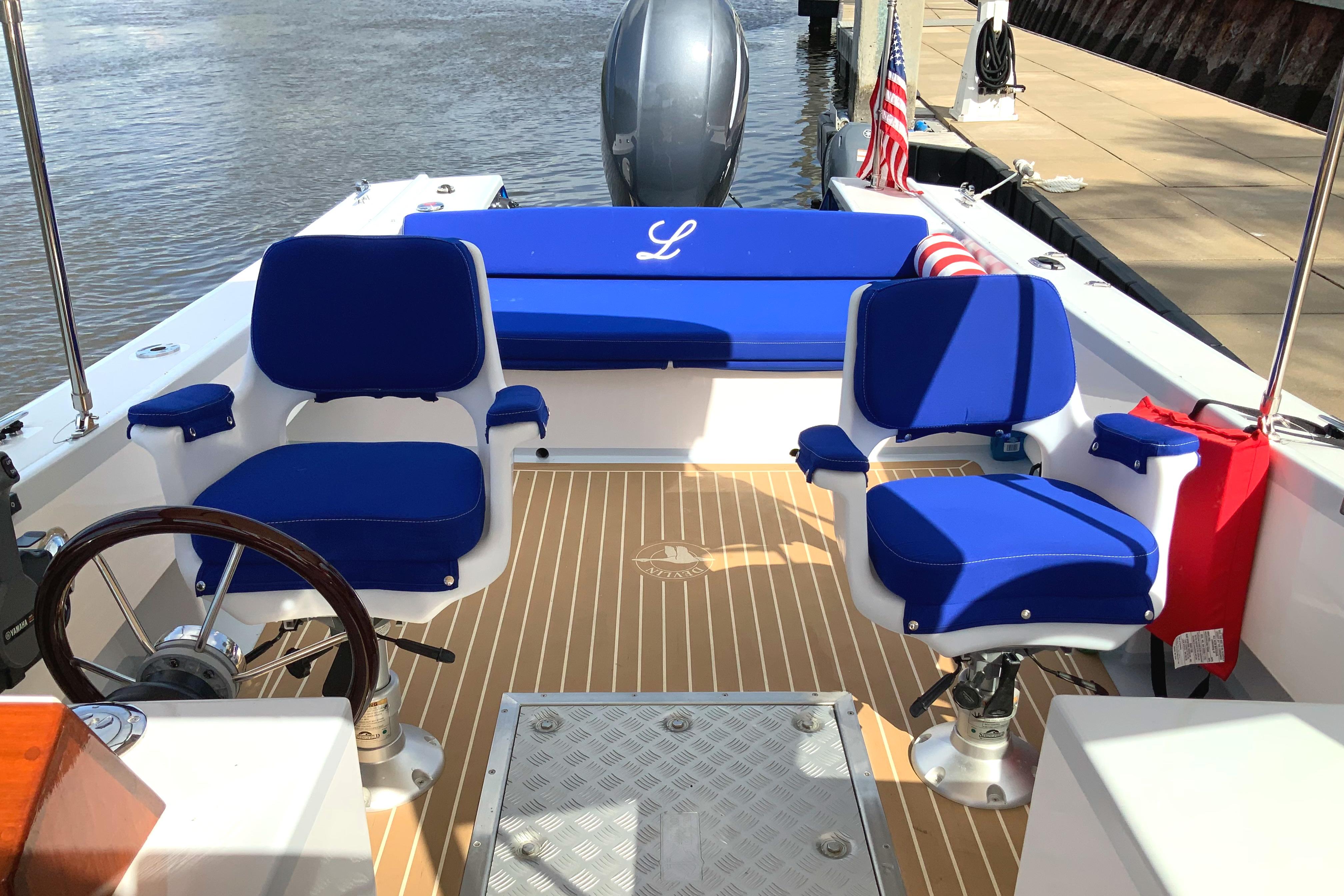 22 Devlin - Aft deck and seating