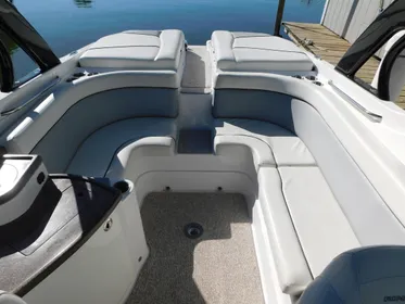 2013 Rinker 276 Captiva Cuddy