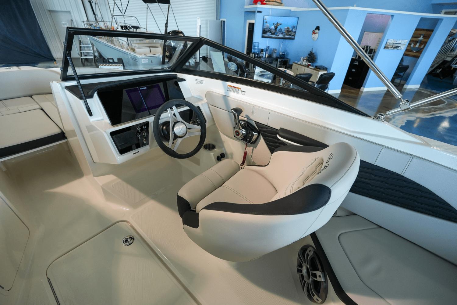 2024 Sea Ray SPX 210 Outboard