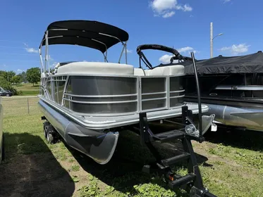 2024 Sylvan 822 LZ 115HP VMAX BUNK TRAILER