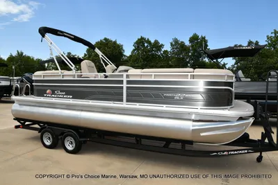 2024 Sun Tracker Party Barge 22 DLX w/150HP 4 Stroke