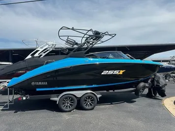 2023 Yamaha Boats 255XE