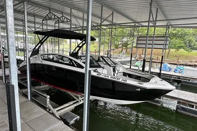 2019 Yamaha Boats 275SE- BLACK
