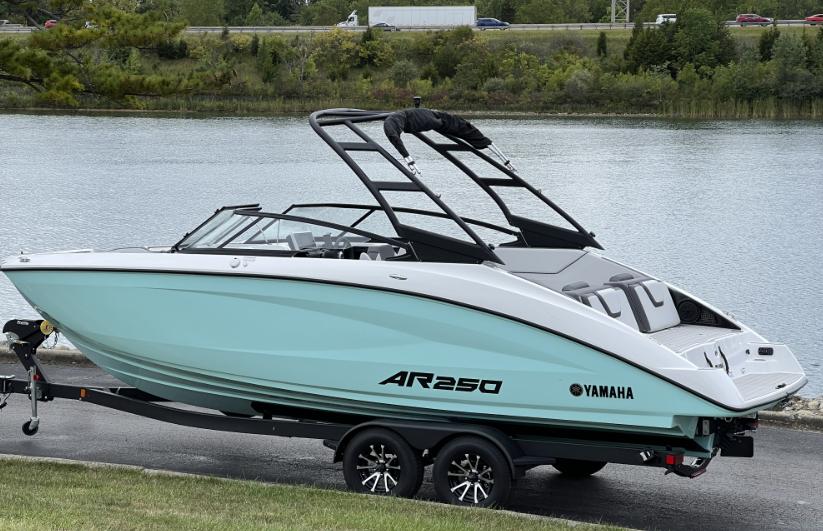 2024 Yamaha Boats AR 250