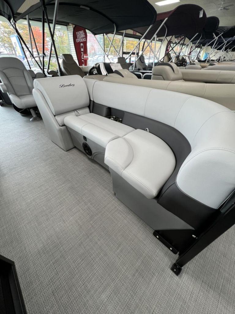 2023 Bentley Pontoons Legacy 220 Navigator