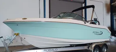 2024 Robalo R207