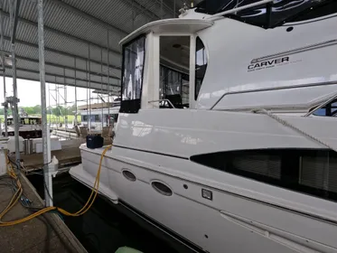 2001 Carver 444 Cockpit Motor Yacht