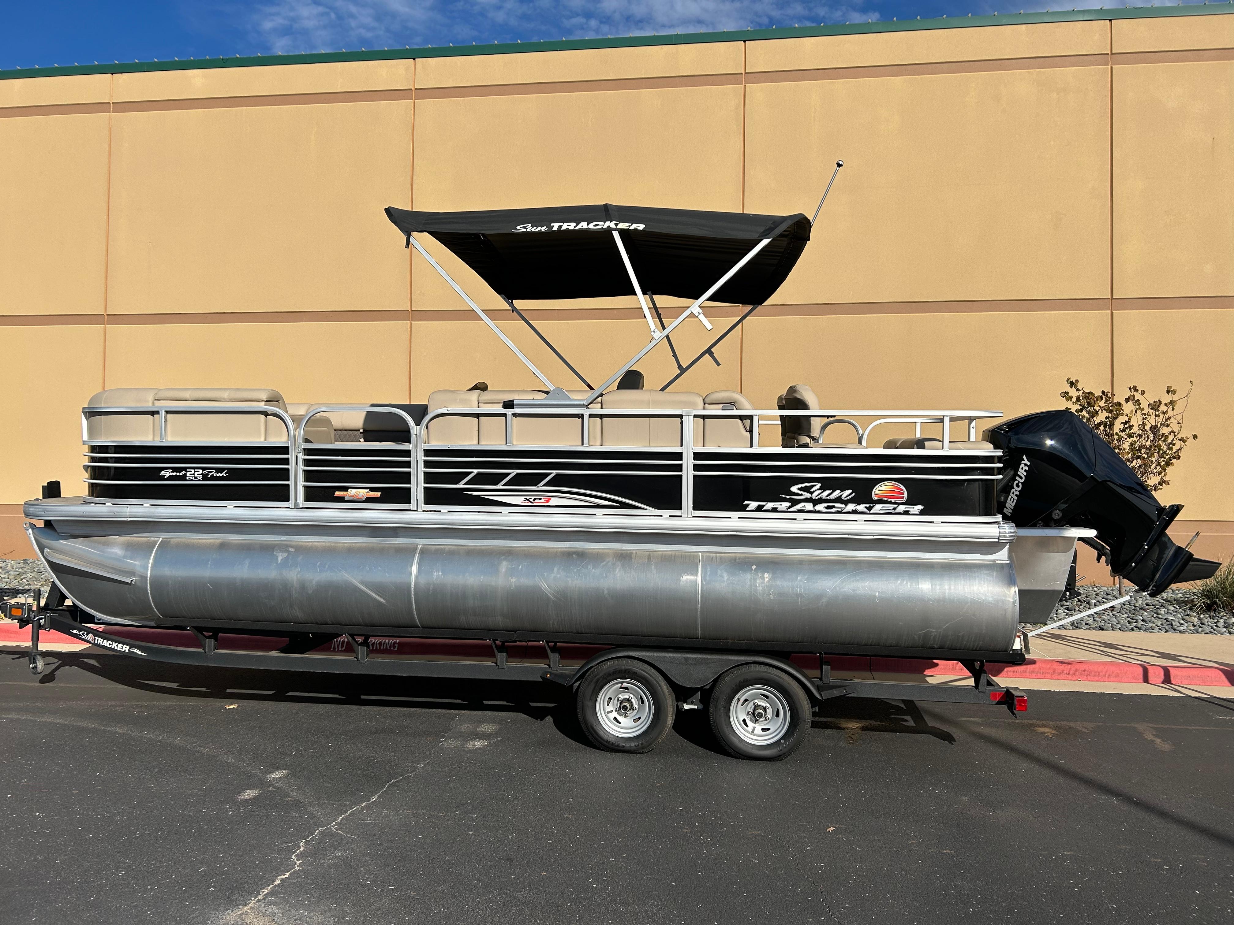 SPORTFISH 22 XP3 - SUN TRACKER Fishing Pontoon Boat