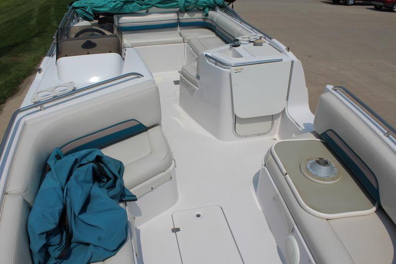 1994 Chaparral 220 Sunesta Deck boat