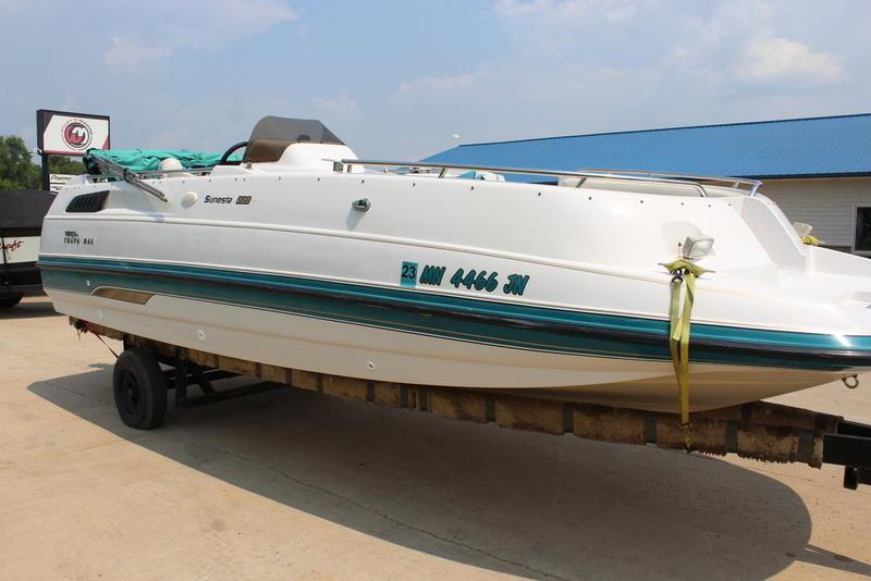 1994 Chaparral 220 Sunesta Deck boat