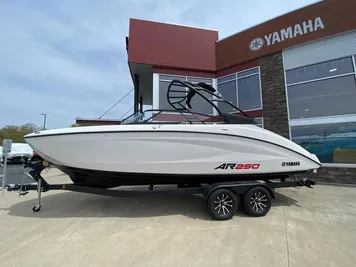 2024 Yamaha Boats AR250