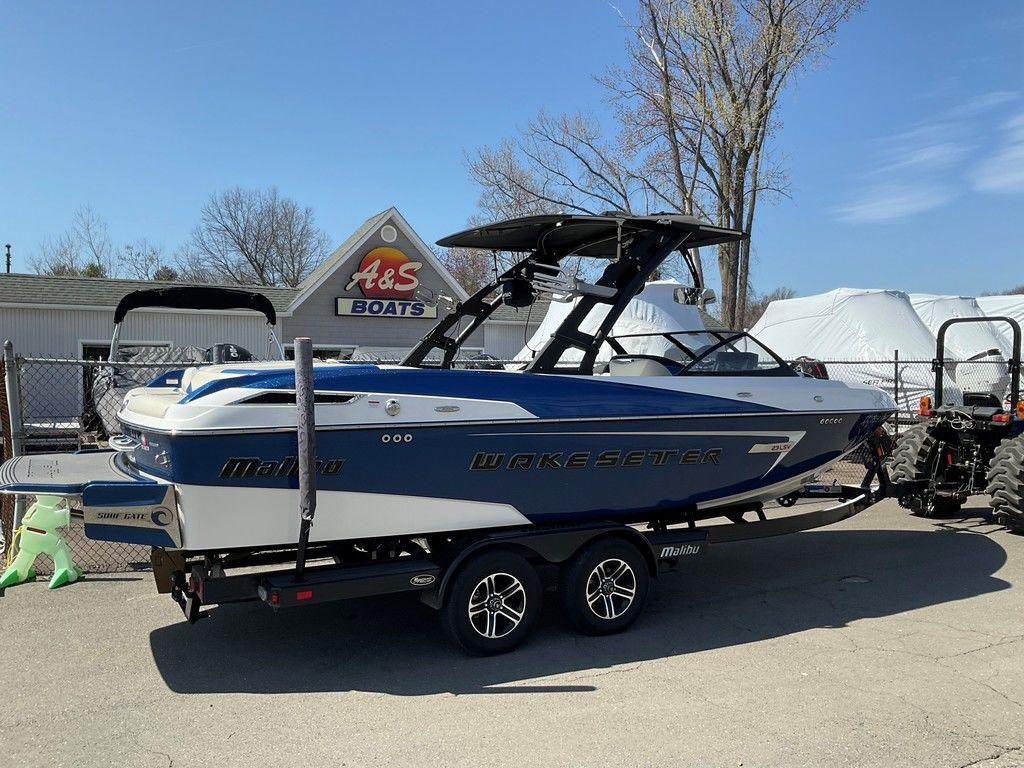 Shop Used 2015 Malibu Wakesetter Lsv 23 For Sale In South Windsor ...