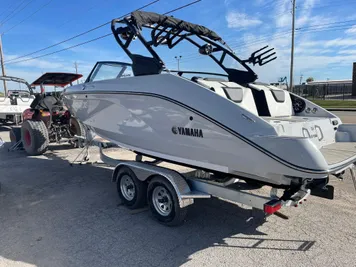 2023 Yamaha Boat 222XD "GALVANIZED TRAILER"