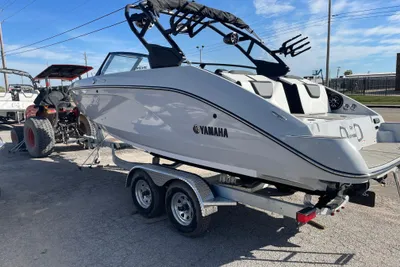 2023 Yamaha Boat 222XD "GALVANIZED TRAILER"