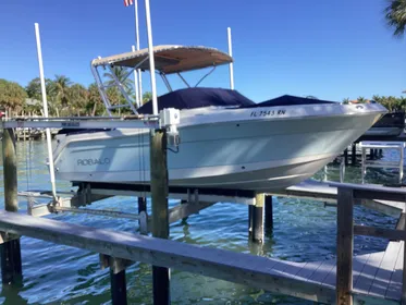 2018 Robalo R227