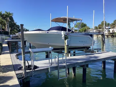 2018 Robalo R227